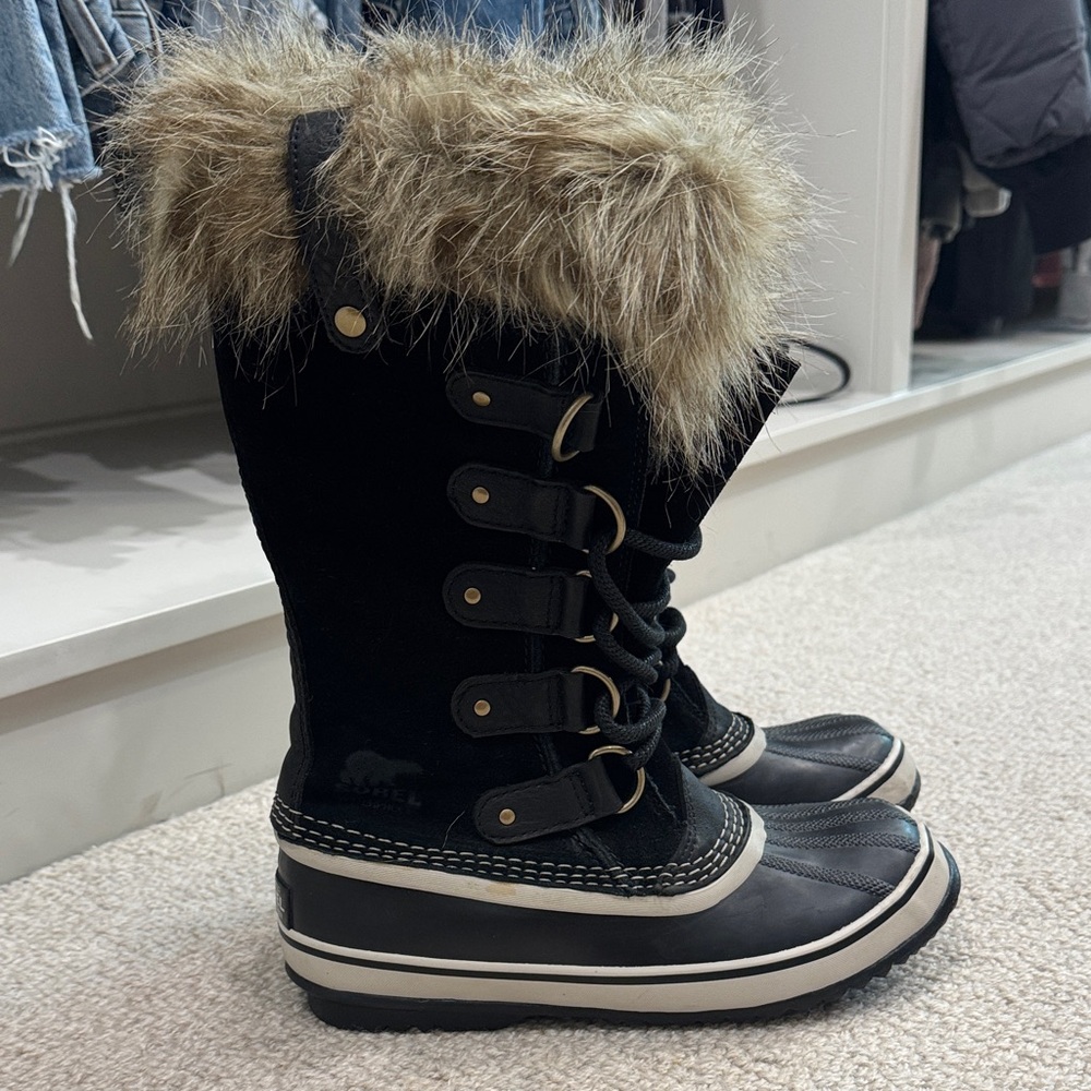 Sorel Black snow Boots with Faux Fur Trim